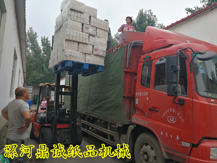 加工好的衛生紙出貨現場 加工好的衛生紙出貨現場