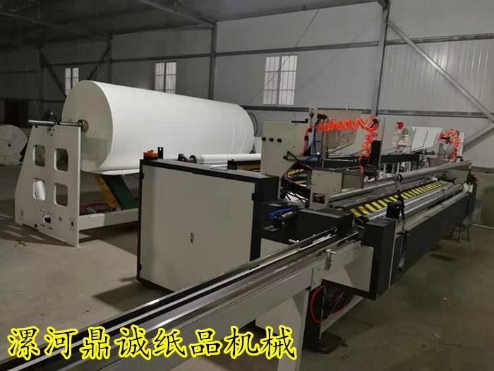 三米全自動衛(wèi)生紙復(fù)卷機(jī)生產(chǎn)現(xiàn)場 三米全自動衛(wèi)生紙復(fù)卷機(jī)生產(chǎn)現(xiàn)場