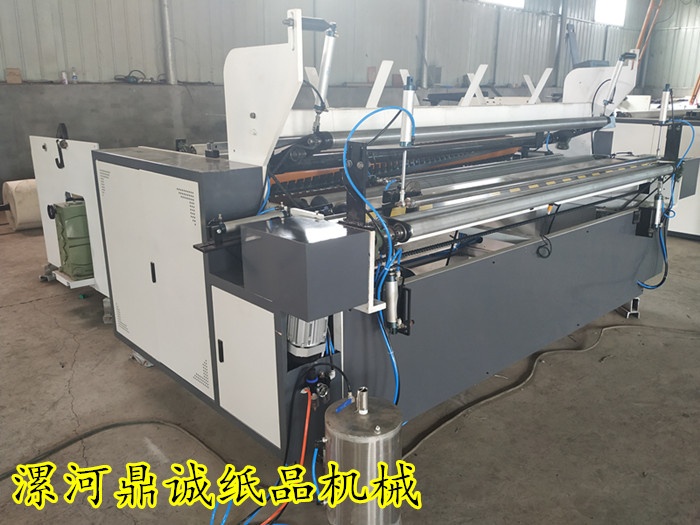 1880型全自動壓花復卷機 1880型全自動壓花復卷機