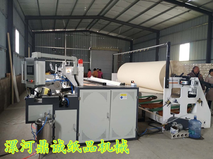 衛(wèi)生紙加工現(xiàn)場 衛(wèi)生紙加工現(xiàn)場